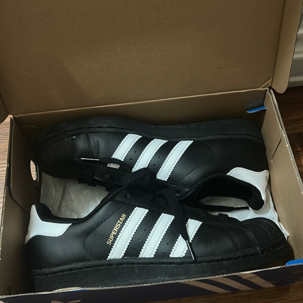 Adidas black superstar